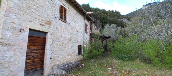 8 rooms House in Scheggino, Italy No. 81023 18