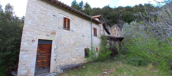 8 rooms House in Scheggino, Italy No. 81023 17