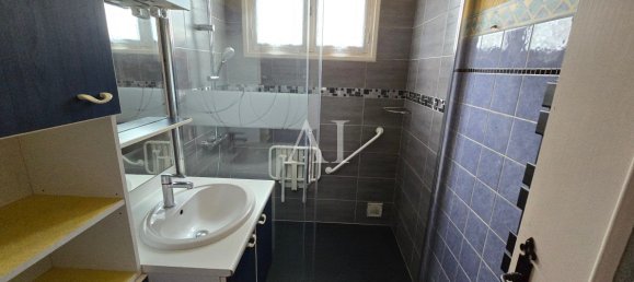 2 bedrooms House in Bourges, France No. 259986 7