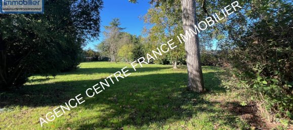 5 bedrooms House in Bourges, France No. 209479 3