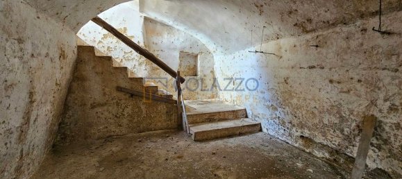 Дом с 8 комнатами в Casarano, Италия № 135927 21