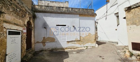 Дом с 8 комнатами в Casarano, Италия № 135927 32