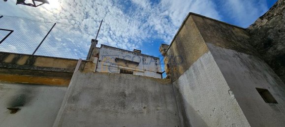 Дом с 8 комнатами в Casarano, Италия № 135927 4