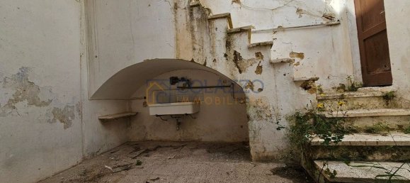 Дом с 8 комнатами в Casarano, Италия № 135927 18