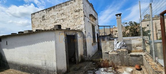 Дом с 8 комнатами в Casarano, Италия № 135927 17