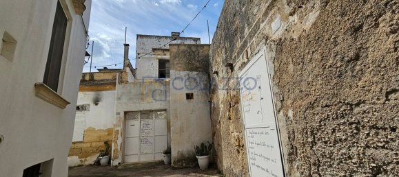 Дом с 8 комнатами в Casarano, Италия № 135927 6