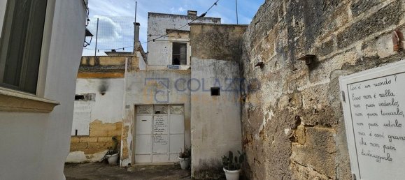 Дом с 8 комнатами в Casarano, Италия № 135927 7