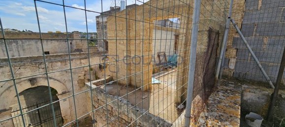 Дом с 8 комнатами в Casarano, Италия № 135927 16