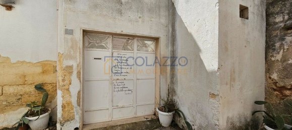 Дом с 8 комнатами в Casarano, Италия № 135927 2