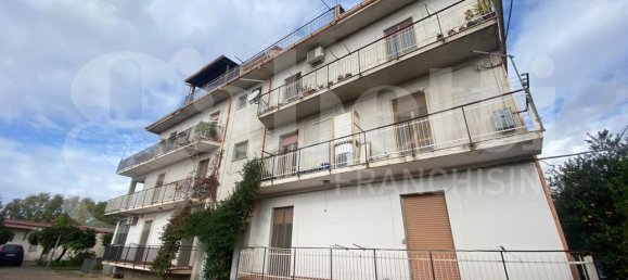 5 rooms Apartment in Lamezia Terme, Italy No. 120746 4