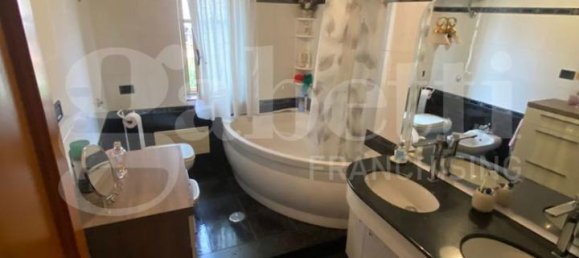 5 rooms Apartment in Lamezia Terme, Italy No. 120746 2