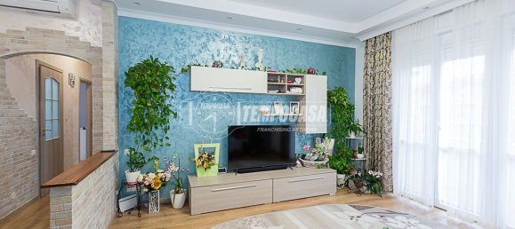 4-salle Appartement à Crema, Italy No. 213161 2