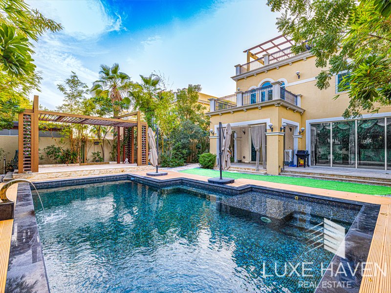 4 bedrooms Villa in Jumeirah Park, UAE No. 17699