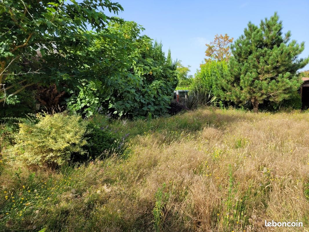 925m² Land in Noaillan, France No. 114033