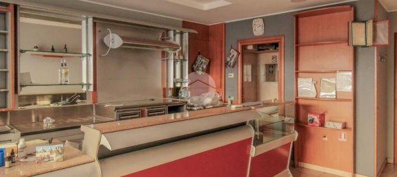 Propiedad comercial de 2 habitaciónes en Casalpusterlengo, Italy No. 374091 5