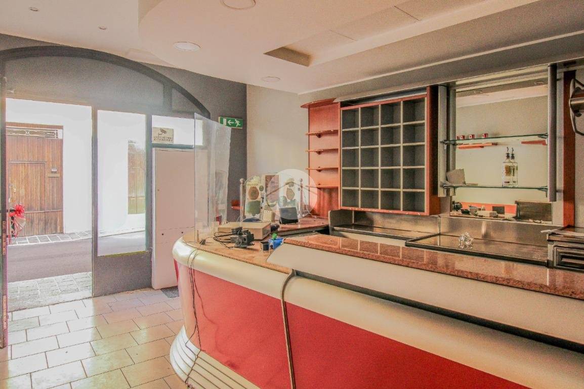 Propiedad comercial de 2 habitaciónes en Casalpusterlengo, Italy No. 374091