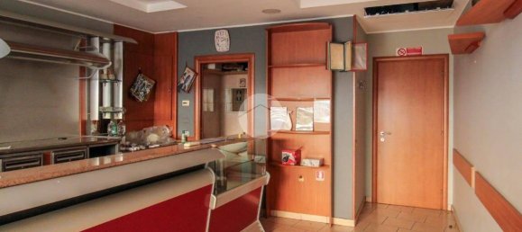 Propiedad comercial de 2 habitaciónes en Casalpusterlengo, Italy No. 374091 4