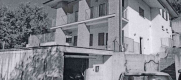 5 bedrooms Villa in Magione, Italy No. 324427 2