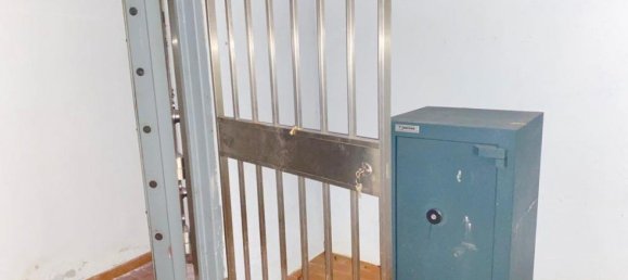 Gewerbliche Immobilie in Leon, Spain 371m², Nr. 70263 11