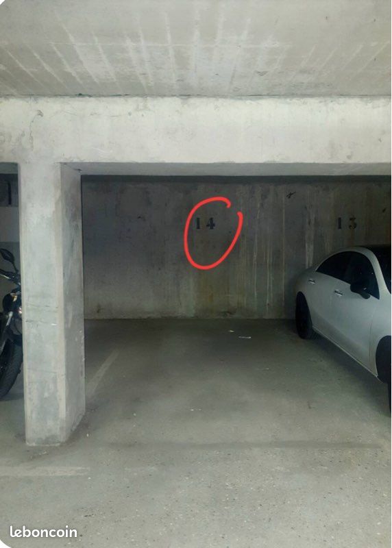 Parkplatz in Gentilly, France, Nr. 361065