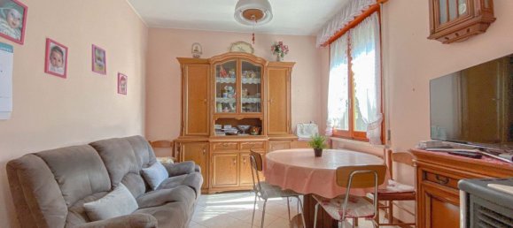4 bedrooms Apartment in Mirandola, Italy No. 339843 18