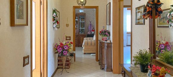 4 bedrooms Apartment in Mirandola, Italy No. 339843 10