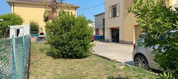 4 bedrooms Apartment in Mirandola, Italy No. 339843 6