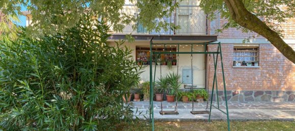 4 bedrooms Apartment in Mirandola, Italy No. 339843 4