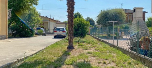 4 bedrooms Apartment in Mirandola, Italy No. 339843 8