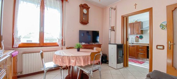 4 bedrooms Apartment in Mirandola, Italy No. 339843 16
