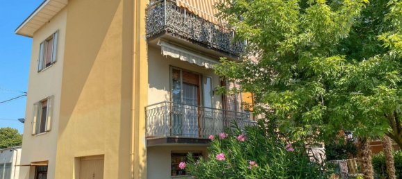 4 bedrooms Apartment in Mirandola, Italy No. 339843 3