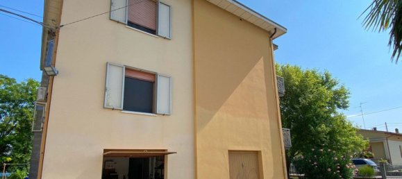 4 bedrooms Apartment in Mirandola, Italy No. 339843 5