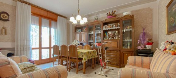 4 bedrooms Apartment in Mirandola, Italy No. 339843 11
