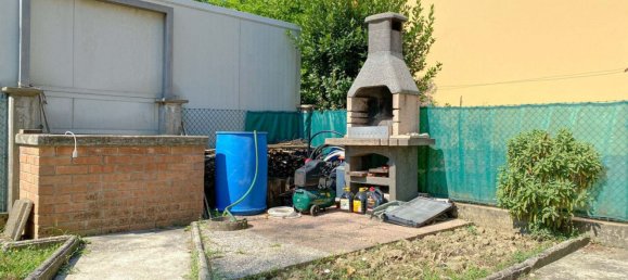 4 bedrooms Apartment in Mirandola, Italy No. 339843 9