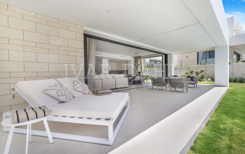 6 bedrooms Villa in Marbella, Spain No. 109025