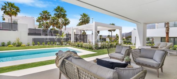 6 bedrooms Villa in Marbella, Spain No. 109025 5