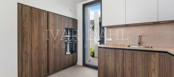 6 bedrooms Villa in Marbella, Spain No. 109025 4