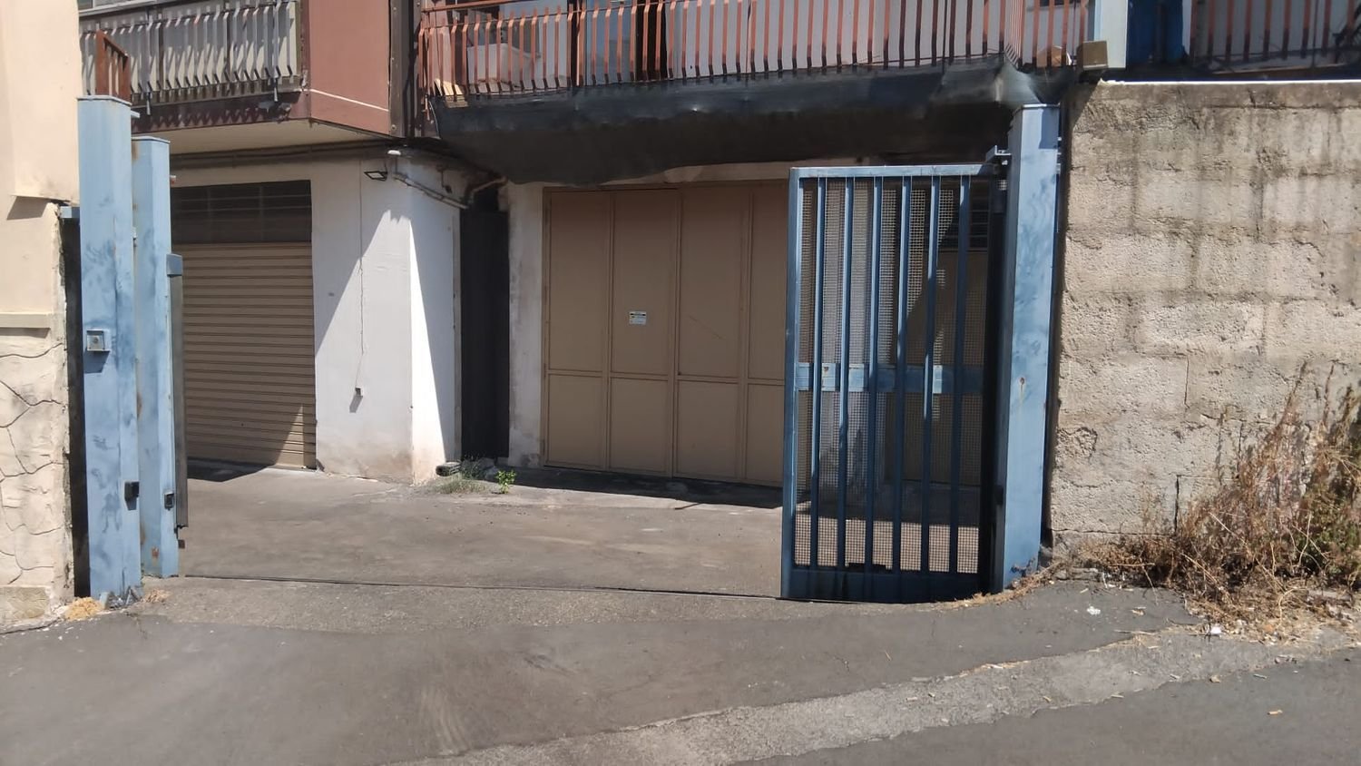  Garage in Aci Catena, Italy No. 260953