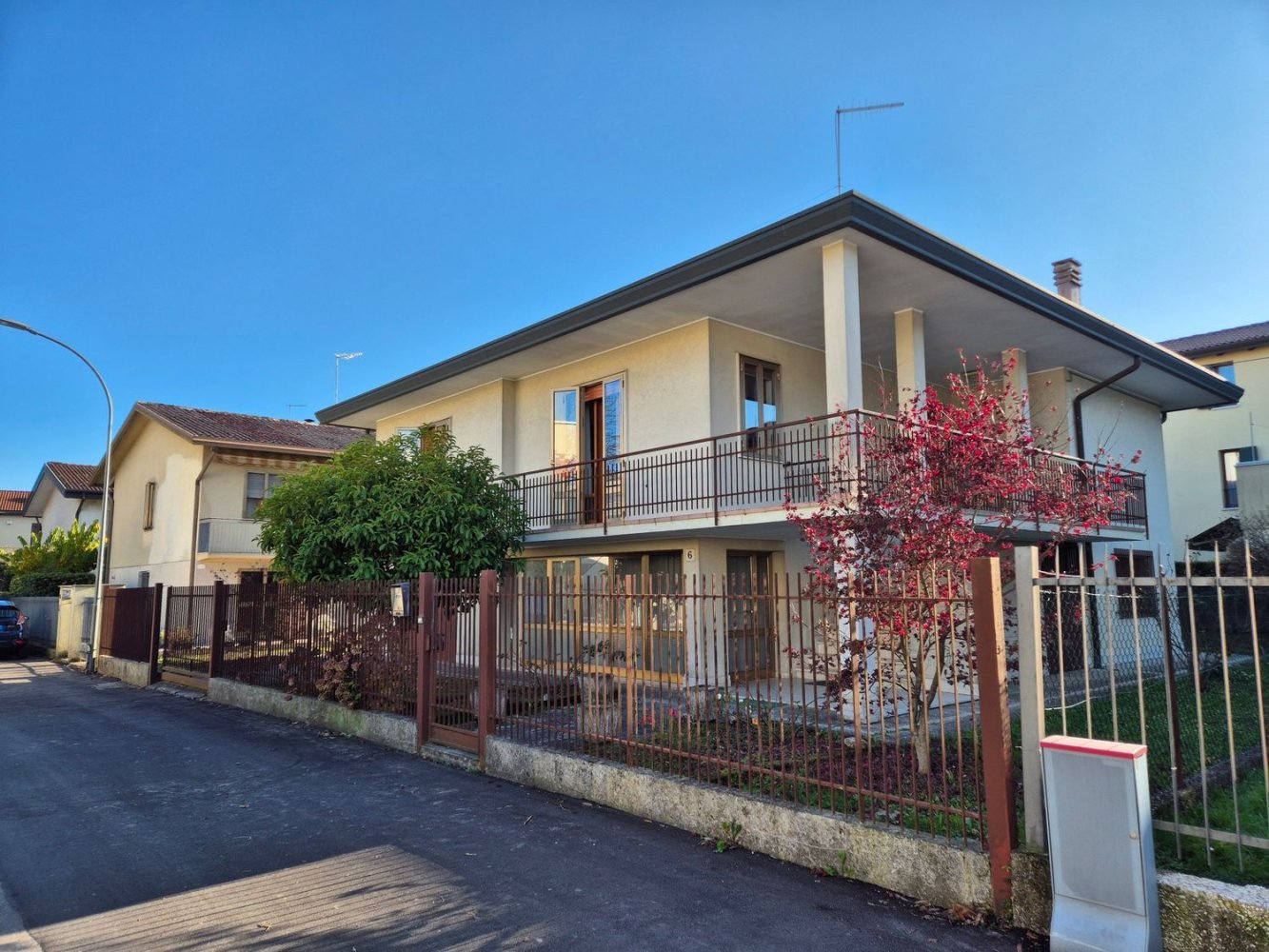 6-salle Villa à Mirano, Italy No. 178783