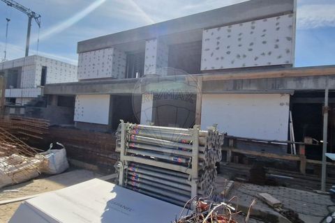 4 bedrooms Villa in Turiz, Portugal No. 266765