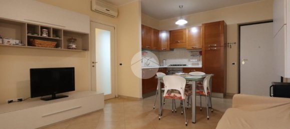 Apartamento de 2 dormitorios en Tortoreto, Italy No. 273349 2