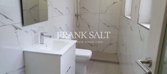 1 غرف نوم طابقين في Msida, Malta رقم 8415 6