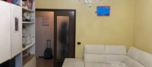 3 rooms Apartment in Bergamo, Italy No. 4893 2