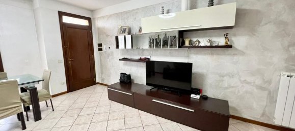 4 rooms Apartment in Santa Maria a Monte, Italy No. 172747 12