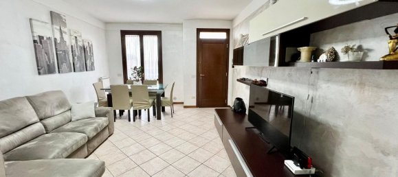4 rooms Apartment in Santa Maria a Monte, Italy No. 172747 10