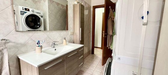 4 rooms Apartment in Santa Maria a Monte, Italy No. 172747 2