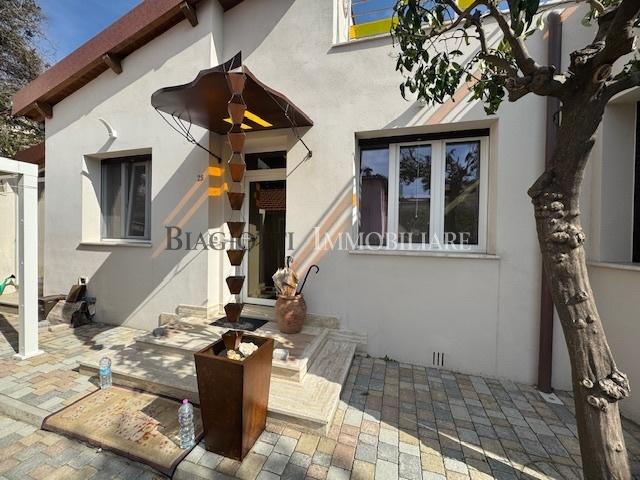 5 rooms House in Livorno, Italy No. 15291