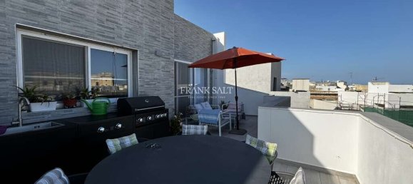 2 bedrooms Penthouse in Santa Venera, Malta No. 5252 17