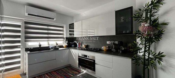 2 bedrooms Penthouse in Santa Venera, Malta No. 5252 5