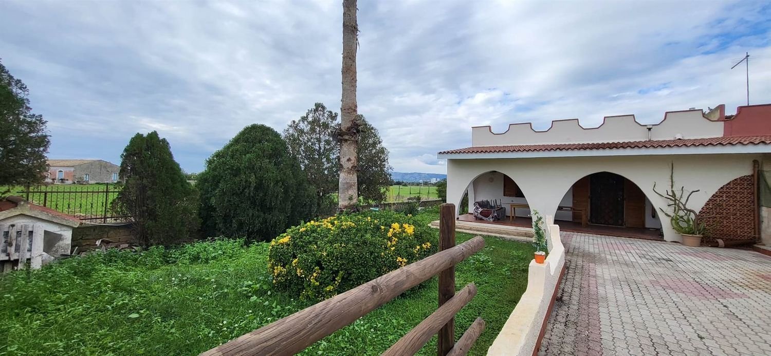 Дом с 3 комнатами в Сиракузы, Италия № 250001